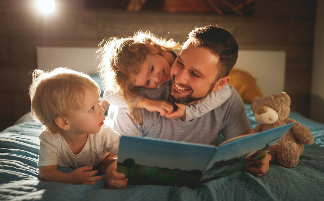 Zeit nehmen: Wenn sich auch Papa um den Nachwuchs kümmert, trägt dies zum guten Familienleben bei.  