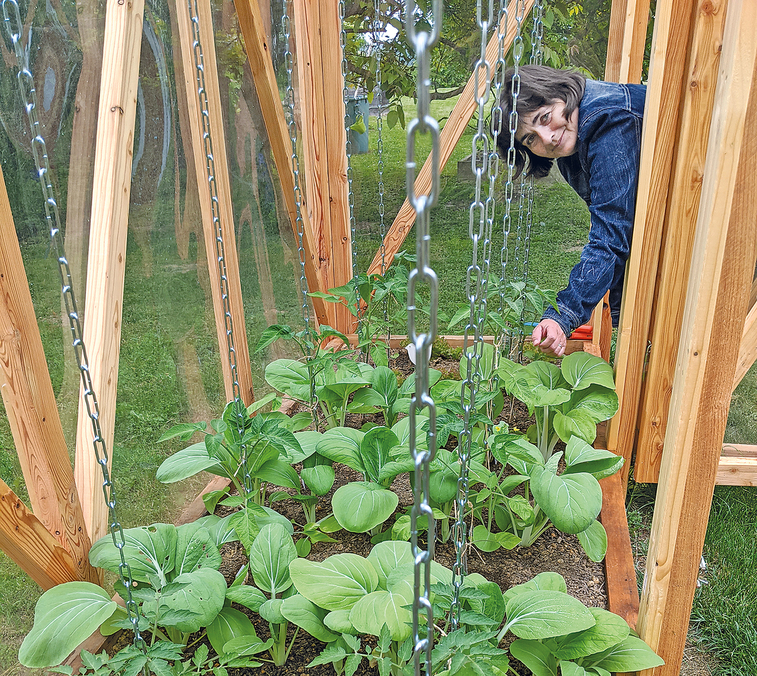 Auftanken:  Beete, Wiesen, Gartenhaus – Andrea Berger-Gruber genießt den Ausgleich in der Gartenarbeit.