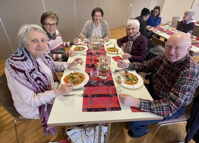 Gutes Essen, gute Stimmung, nette Gäste – die Mittagstisch-Premiere war ein Erfolg.