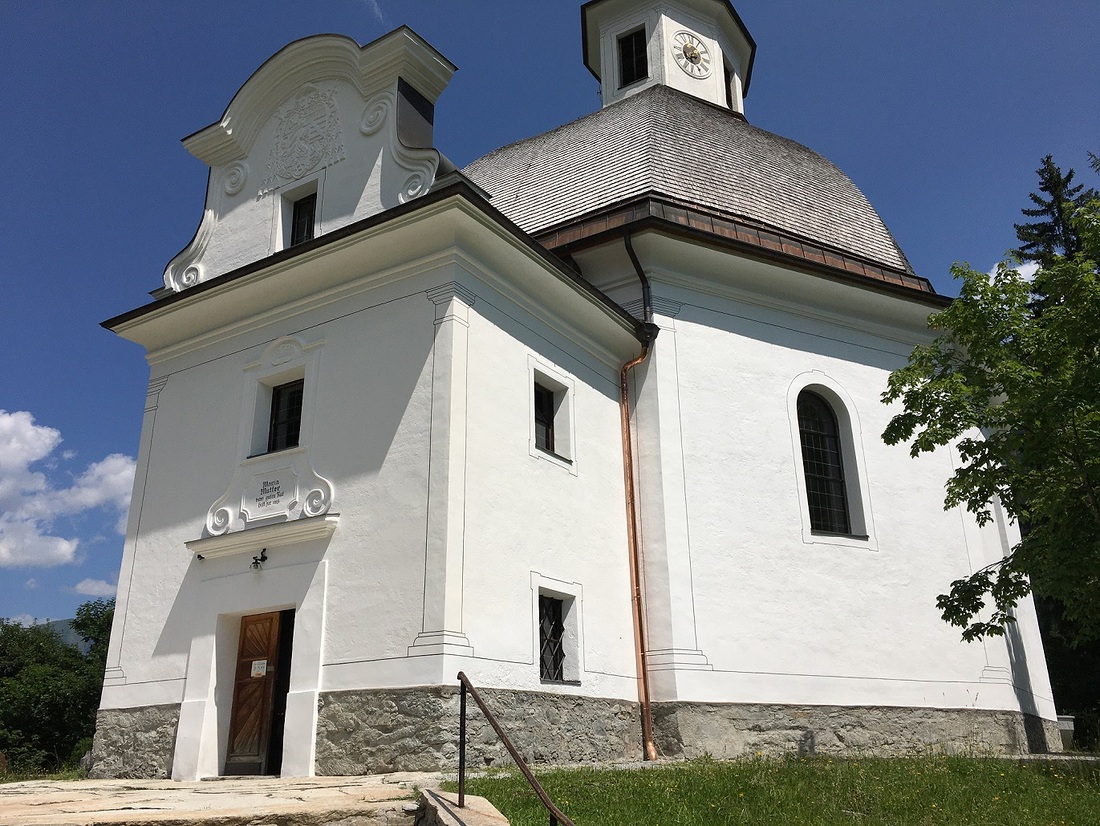 In Böckstein, Gemeinde Bad Gastein, wird die Heizung der Pfarr- und Wallfahrts­kirche im Laufe der umfassenden Sanierungs­arbeiten auf ein Infrarotsystem an der Rückseite der Kirchenbänke (siehe Bild unten) umgestellt. 