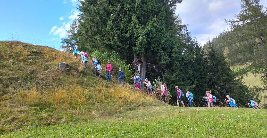 Auf der Sunnseit sind die Frauen in Piesendorf unterwegs.