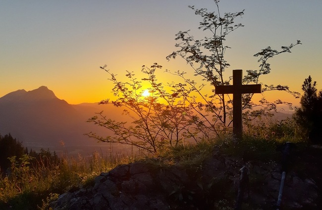 Ausblick.  Eine Wanderung zum Kreuz auf der Weinsteigspitze ist ein wahrer Genuss und eine Gelegenheit zur inneren Einkehr.