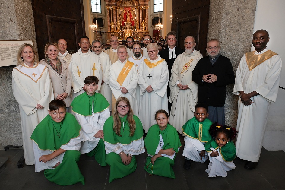 Mitarbeiterinnen und Mitarbeiter sowie Ministrantinnen und Ministranten des Pfarrverbands versammelten sich in der Vorwoche zur gemeinsamen Messfeier in der Pfarrkirche Mülln. 