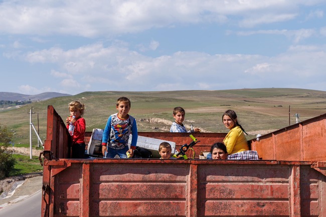 Viele Kinder werden auf Lastwägen nach Armenien gebrach