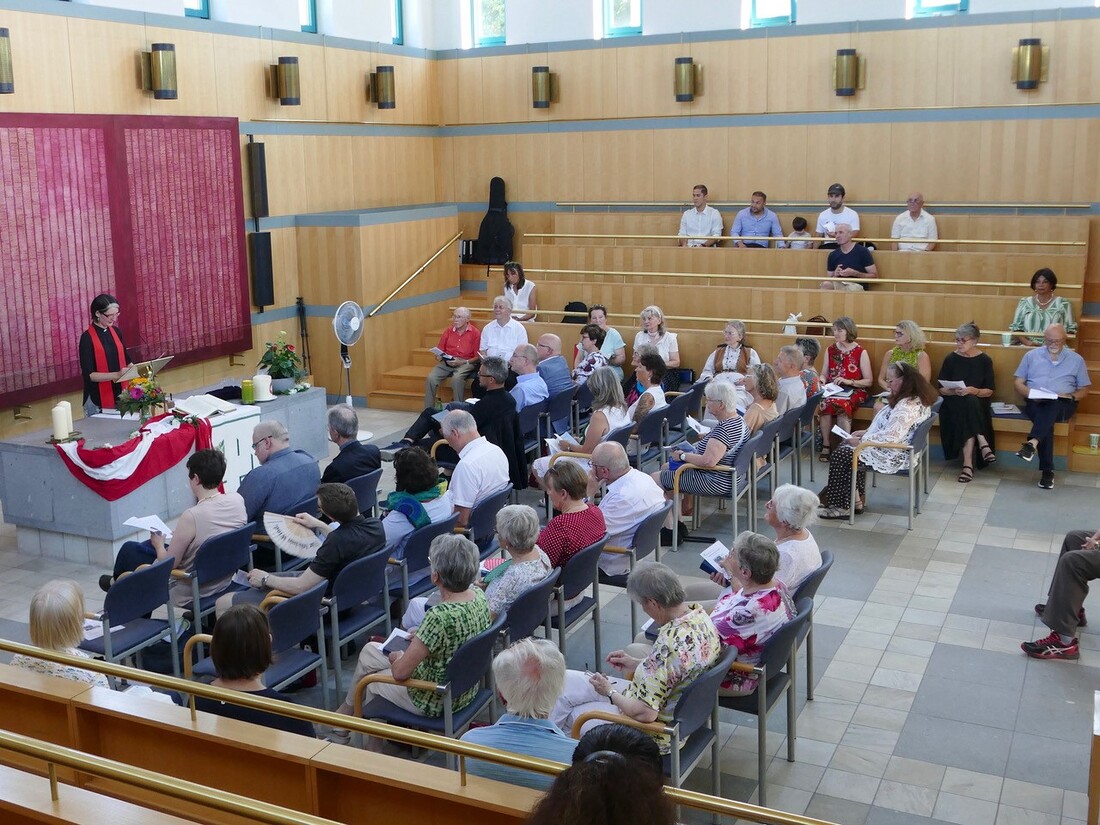 Anerkannte Gemeinschaft: Dorothee Büürma, Pastorin der Evangelisch-methodistischen Kirche, Gemeinde Salzburg beim Gottesdienst.