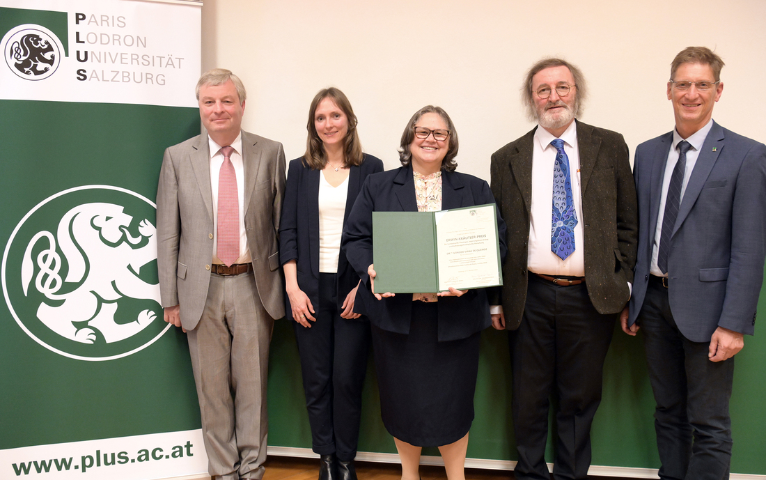 Verleihung: Franz Gmainer-Pranzl (Zentrum Theologie Interkulturell und Studium der Religionen), Nikola Götz (Stipendienverein ICALA Lateinamerika Deutschland ev.), Ivoneide Viana de Queiroz (Preisträgerin), Christian Tauchner SVD (Direktor Steyler Mi