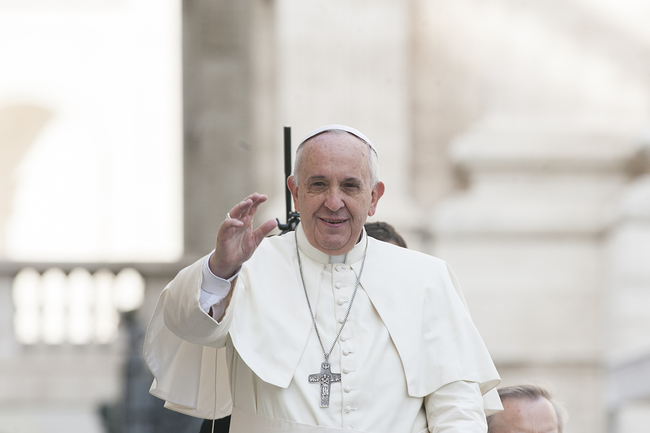 Der Papst fordert mehr Geld für humanitäre Hilfe.