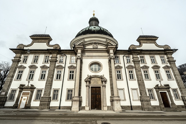 Aus der Kajetanerkirche  im Herzen der Salzburger Altstadt wird der nächs­te Live-Gottesdienst übertragen – auch im deutschen TV. 