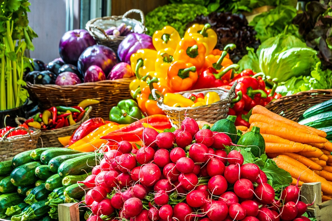 Unser heimischer Erntekorb strotzt nur so vor wertvollen Lebensmitteln.  Tauchen Sie in diese bunte Vielfalt ein. Ihre Gesundheit wird es Ihnen danken! 