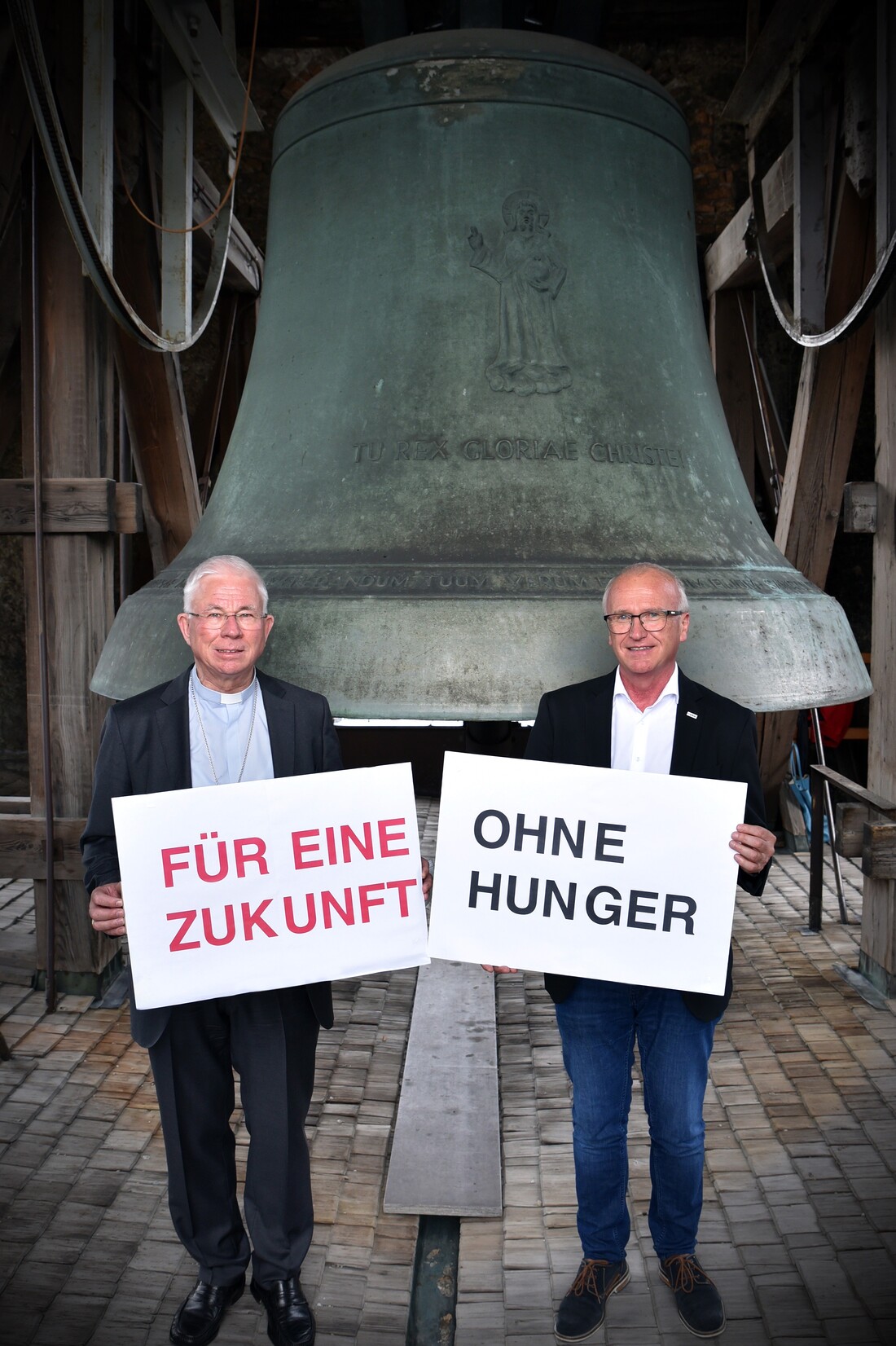 Für Erzbischof Franz Lackner und Caritas-Direktor Johannes Dines ist das Glockenläuten am 28. Juli ein Aufruf zum Handeln: „Weil jedes Leben, jeder Mensch zählt!“ 