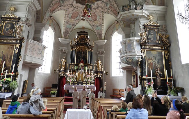   In Oberndorf in Tirol wird dieser Brauch noch gelebt.