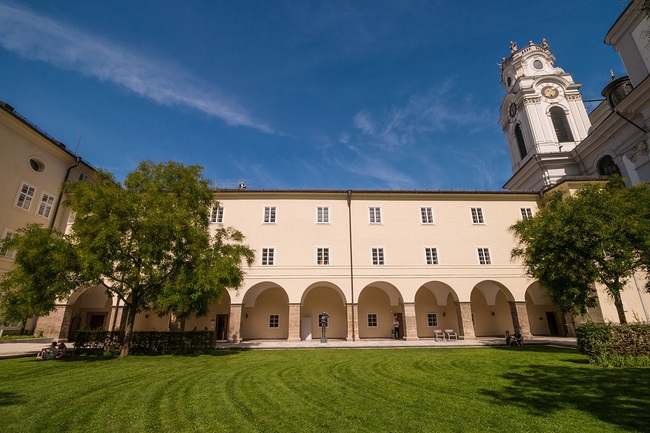 Auf dem Campus der Katholisch-Theologischen Fakultät und der Salzburger KHG bemüht man sich um eine lebendige Studierendengemeinschaft. 