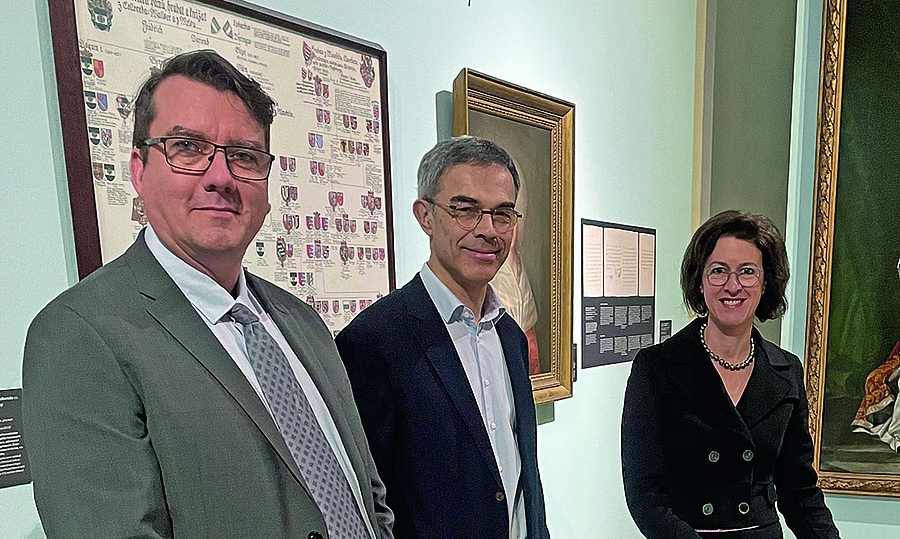 Protagonisten der Colloredo-Ausstellung im  DomQuartier (von links): Thomas Mitterecker (Leiter des Archivs der Erz­diözese und Mitheraus­geber des Ausstellungs- katalogs), Reinhard Gratz (Dommuseum-Direktor, Kurator) und Andrea Stockhammer (Direktor