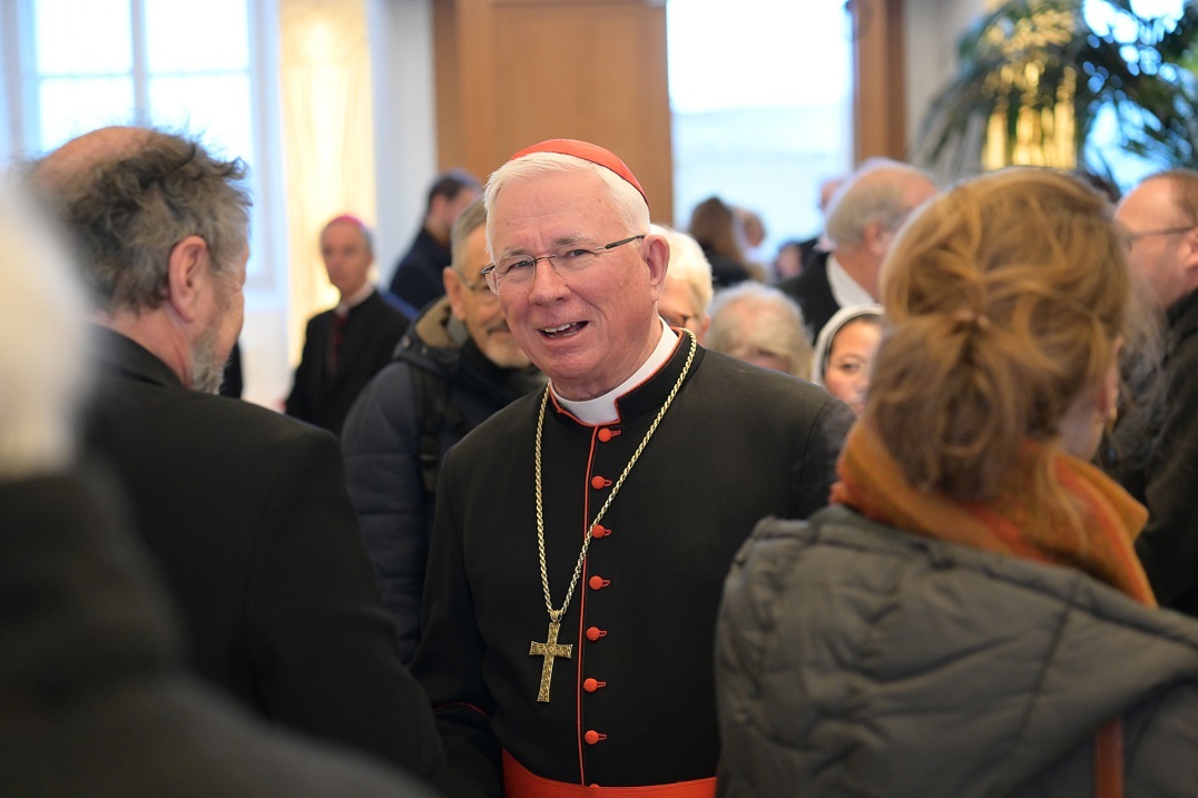 Erzbischof Franz Lackner im Bischofshaus bein lockeren Treffen mit Gratulantinnen und Gratulanten. 