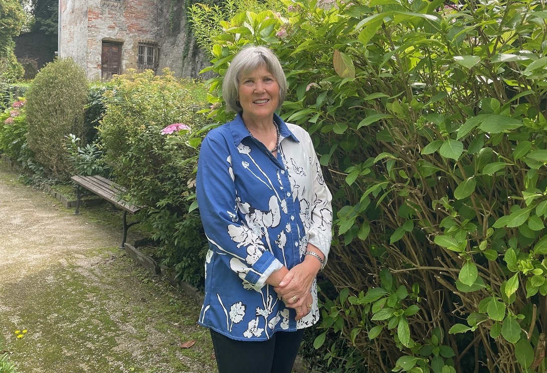 Elisabeth von Trapp zu Besuch im Salzburger Bischofsgarten.